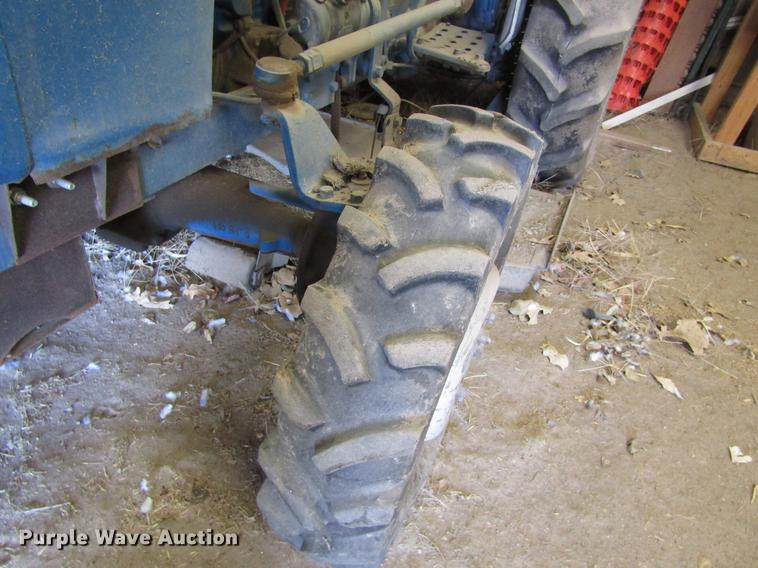 image for item EI9309 1981 Ford 1900 HFWD tractor