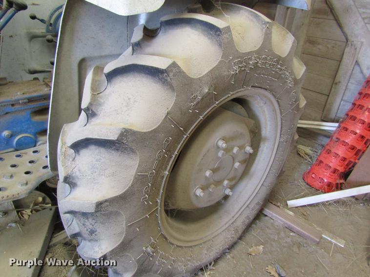 image for item EI9309 1981 Ford 1900 HFWD tractor