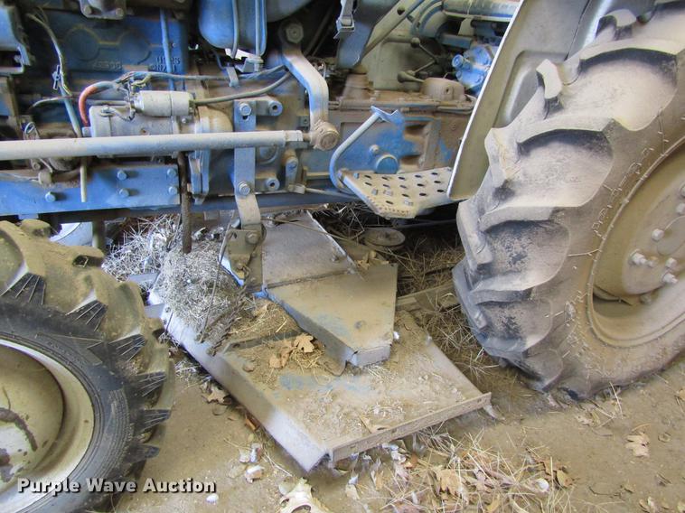 image for item EI9309 1981 Ford 1900 HFWD tractor