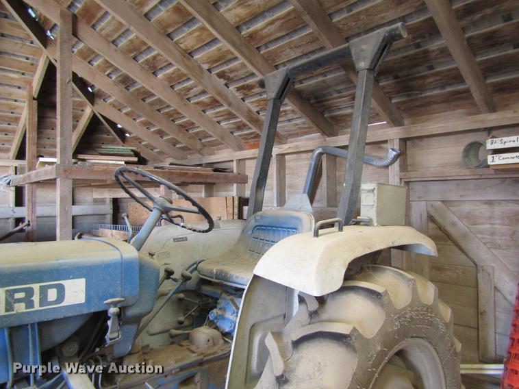 image for item EI9309 1981 Ford 1900 HFWD tractor