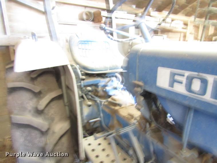 image for item EI9309 1981 Ford 1900 HFWD tractor