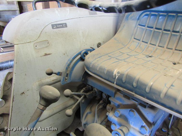 image for item EI9309 1981 Ford 1900 HFWD tractor