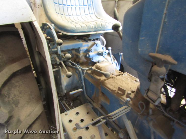 image for item EI9309 1981 Ford 1900 HFWD tractor