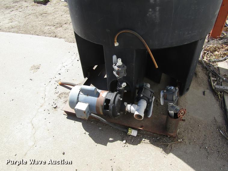 image for item EI9310 (3) poly tanks