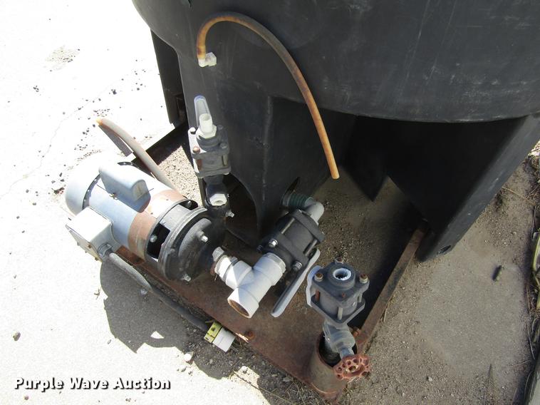 image for item EI9310 (3) poly tanks