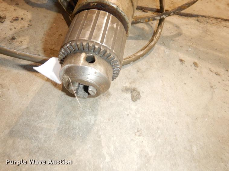 image for item EN9081 Black & Decker drill