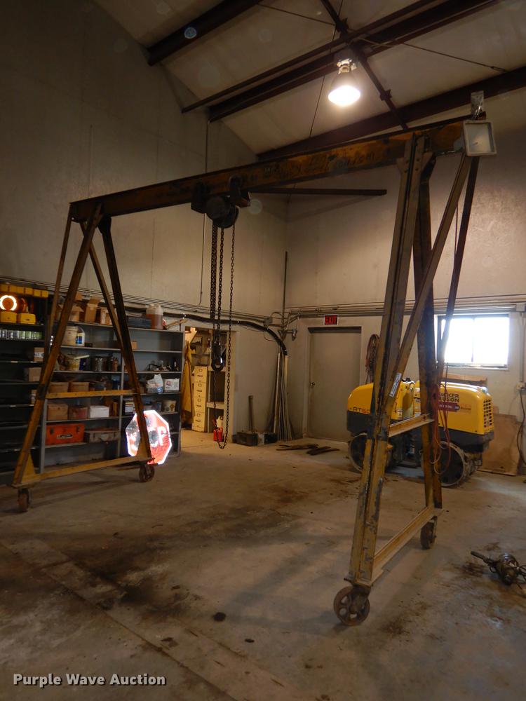 image for item EN9082 A-frame hoist