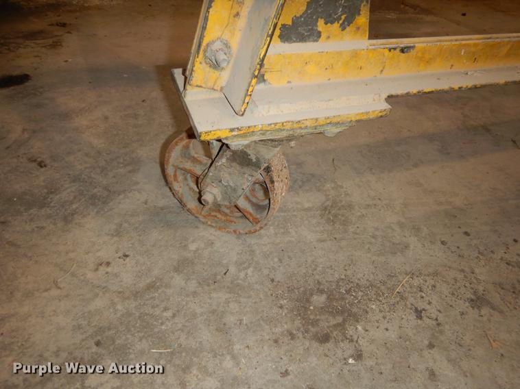 image for item EN9082 A-frame hoist