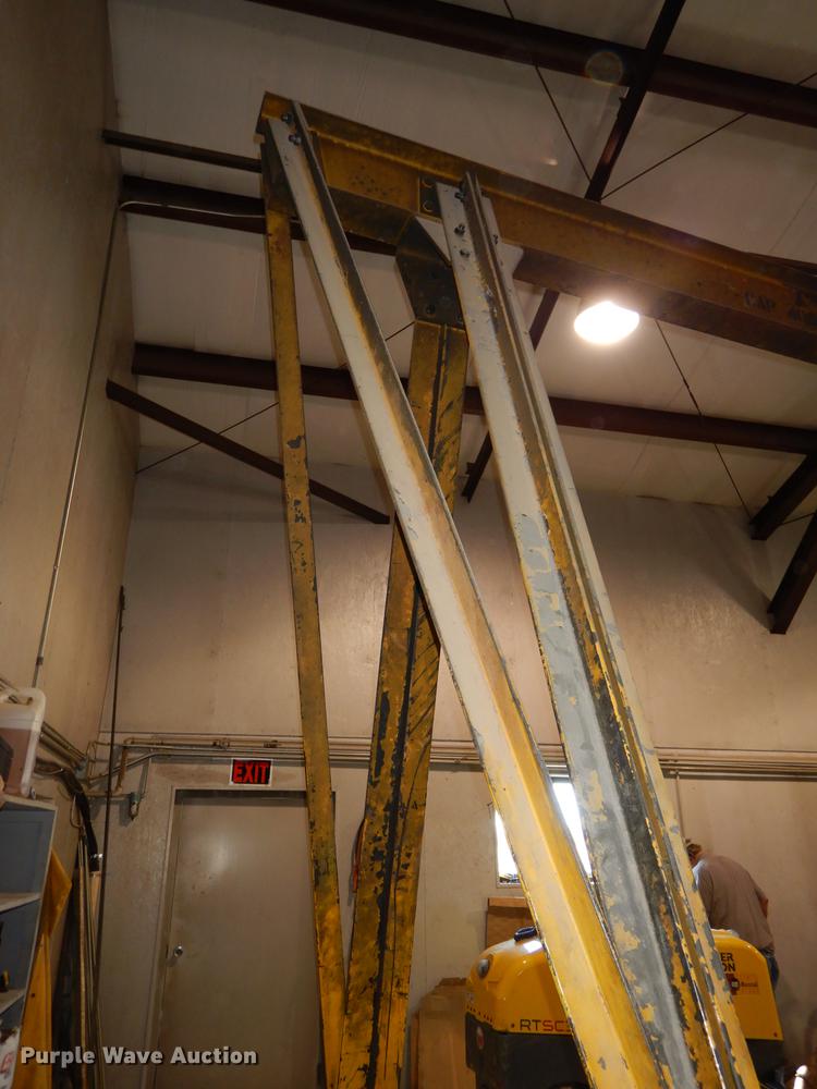 image for item EN9082 A-frame hoist