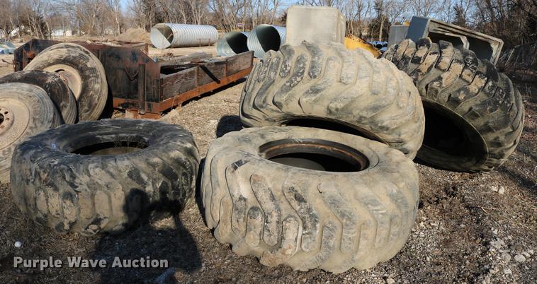 image for item EW9010 (4) Goodyear 20.5-25 tires