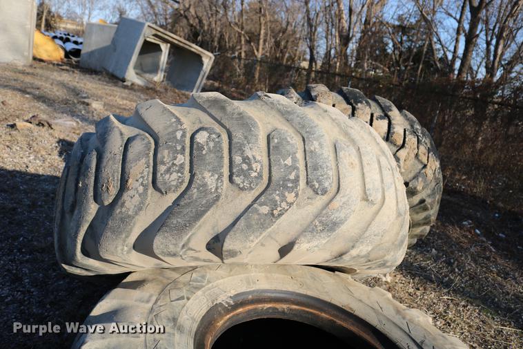 image for item EW9010 (4) Goodyear 20.5-25 tires