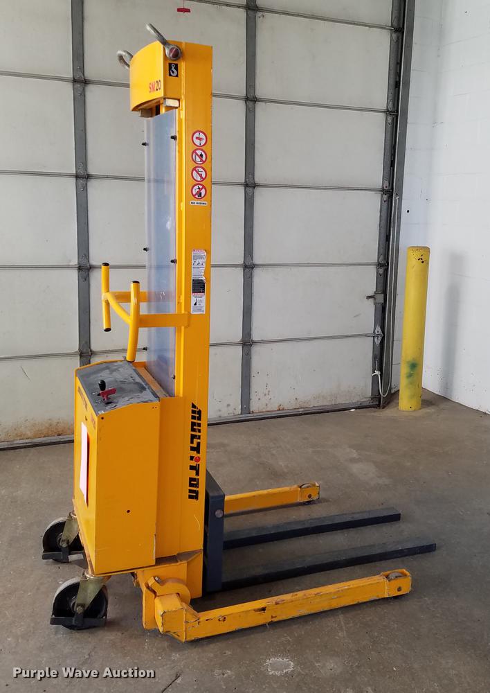 image for item G1063 2004 Multiton SM20 lift