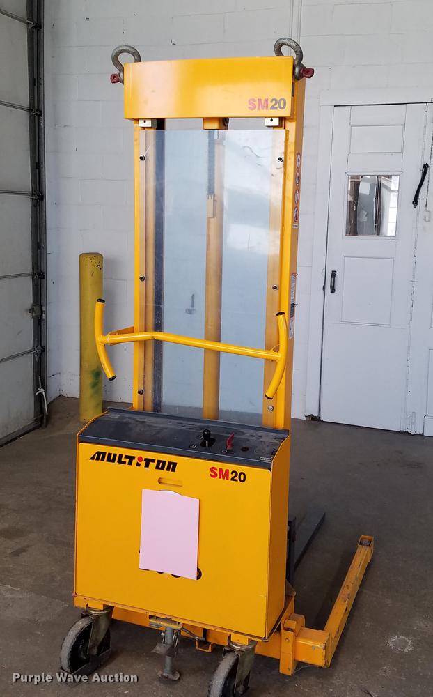 image for item G1063 2004 Multiton SM20 lift