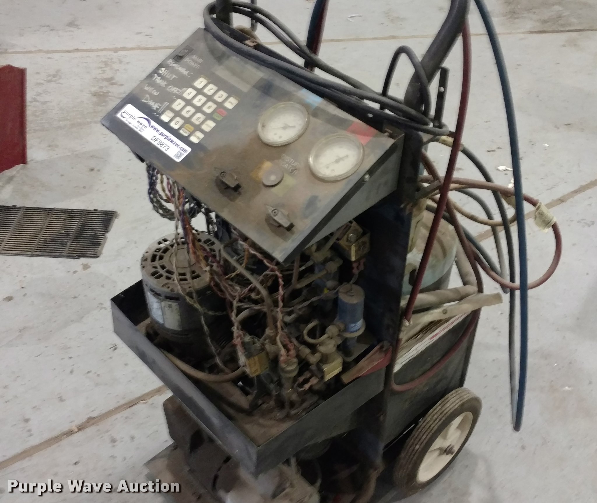 AC refrigerant reclaimer in Winfield, KS Item DF9873 sold Purple Wave