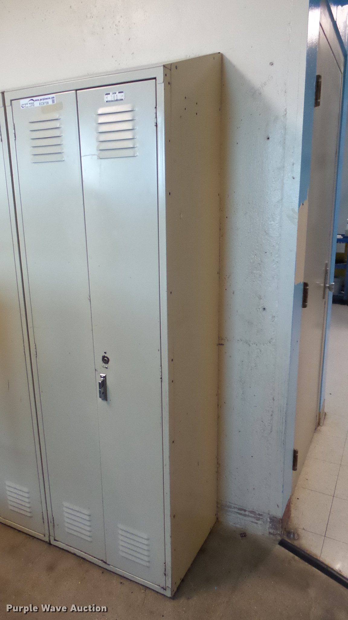 (30) sets of lockers in Wichita, KS Item EC9728 sold Purple Wave