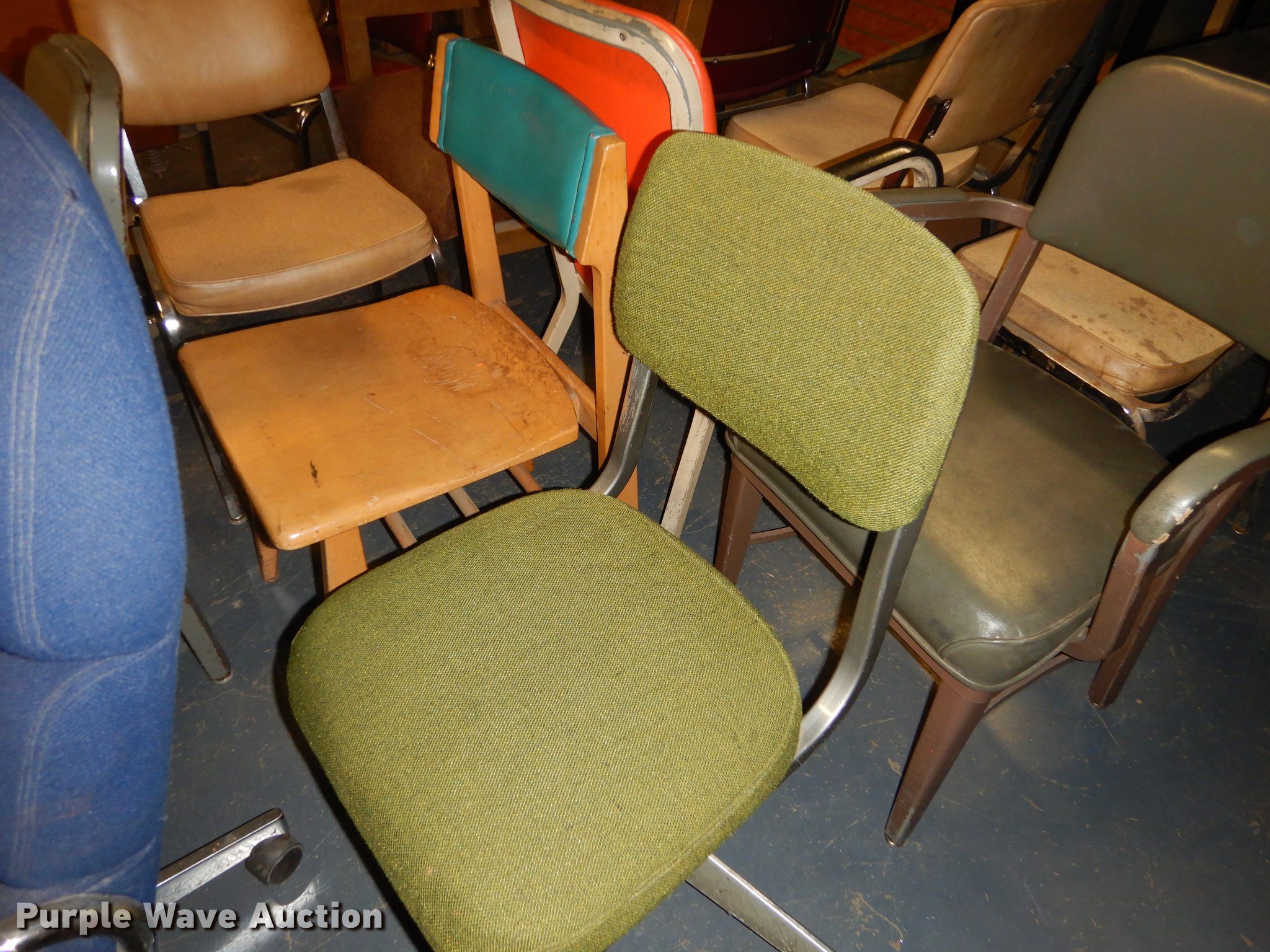 Furniture in Salina, KS Item EN9101 sold Purple Wave