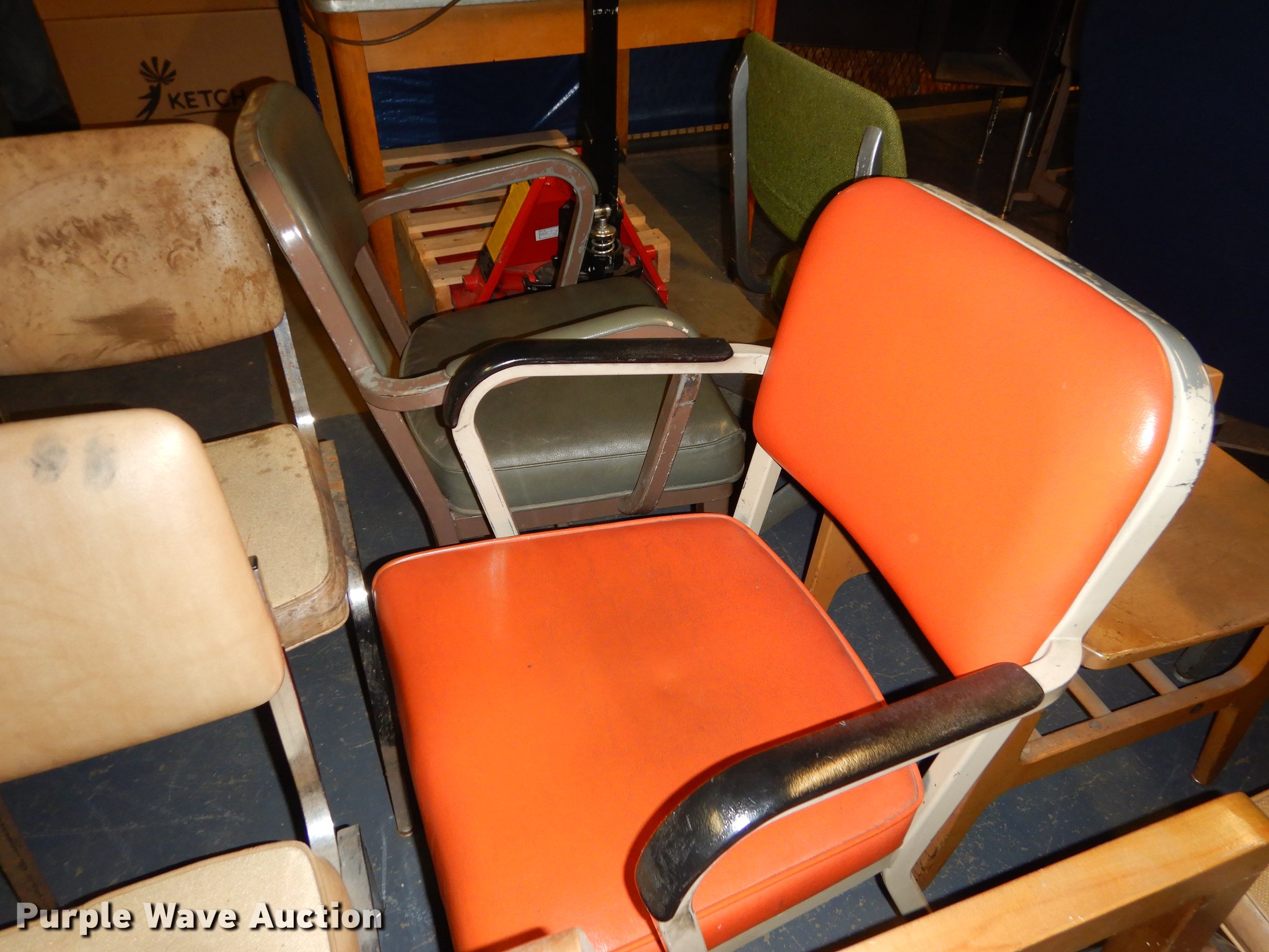 Furniture in Salina, KS Item EN9101 sold Purple Wave