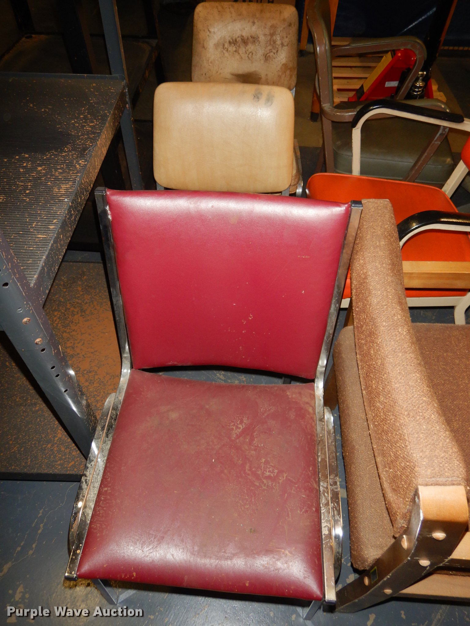 Furniture in Salina, KS Item EN9101 sold Purple Wave