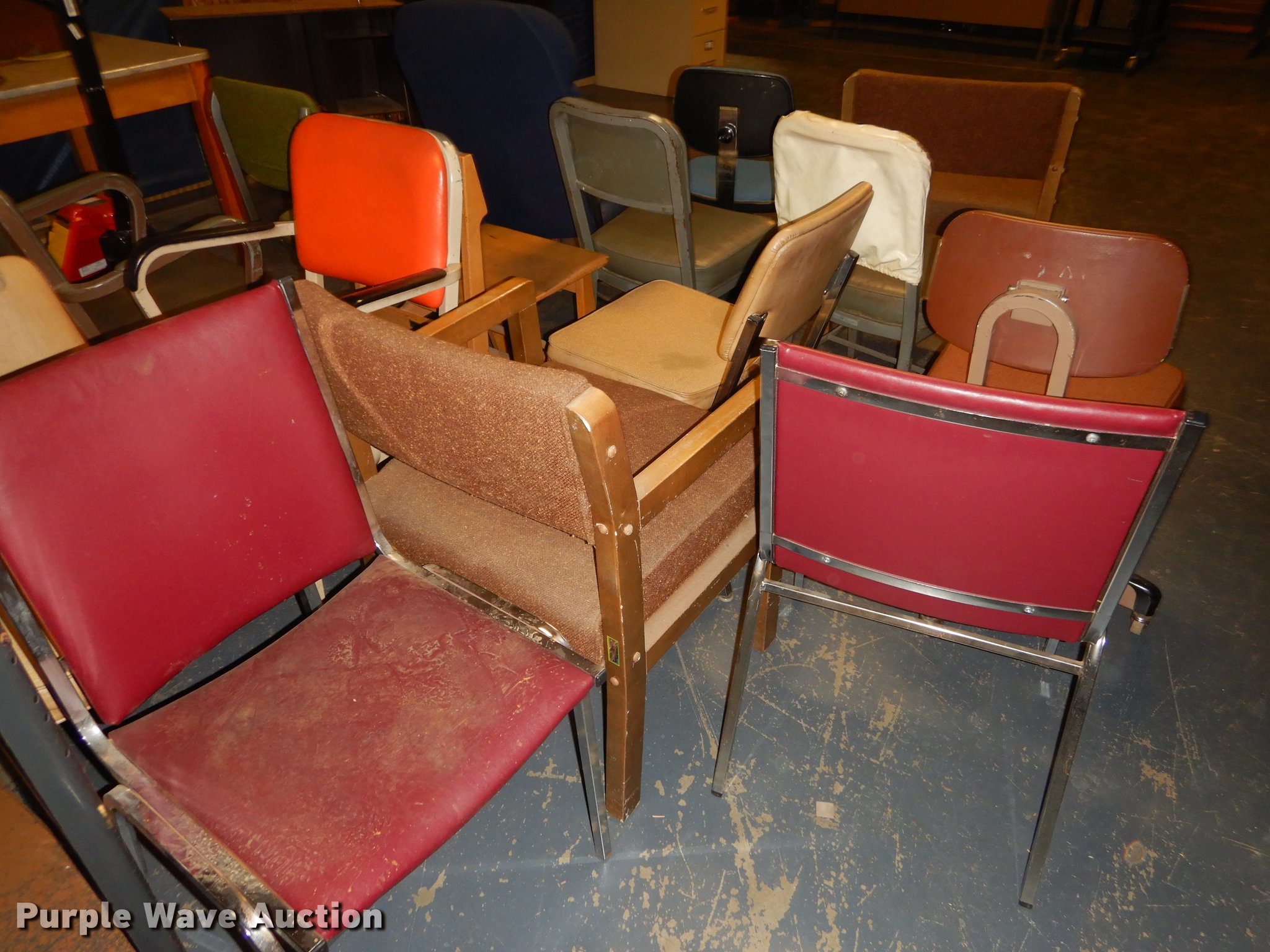 Furniture in Salina, KS Item EN9101 sold Purple Wave