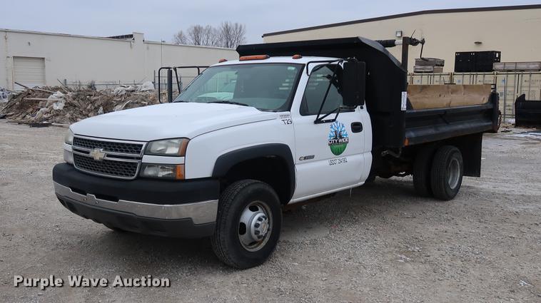 image for item DA8656 2005 Chevrolet 3500 flatbed dump truck