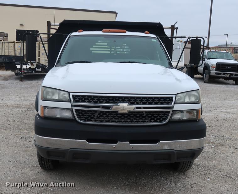image for item DA8656 2005 Chevrolet 3500 flatbed dump truck