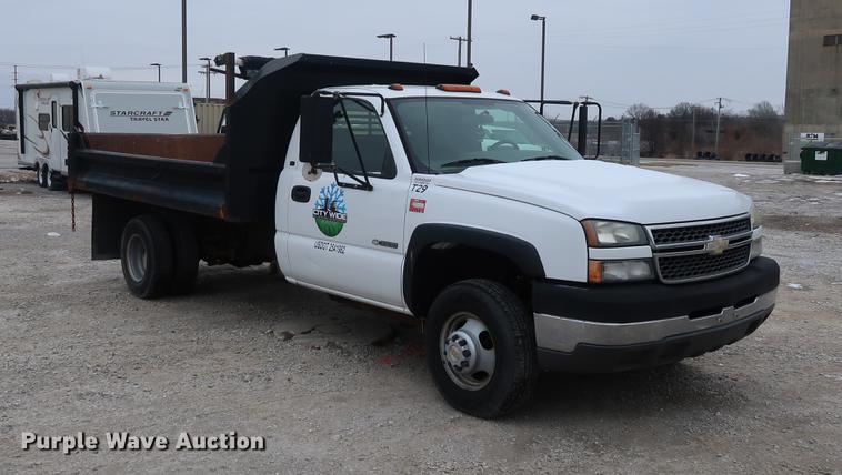 image for item DA8656 2005 Chevrolet 3500 flatbed dump truck