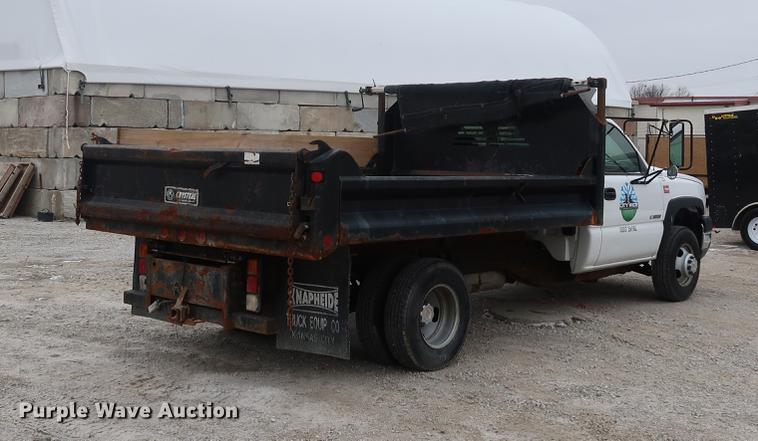 image for item DA8656 2005 Chevrolet 3500 flatbed dump truck