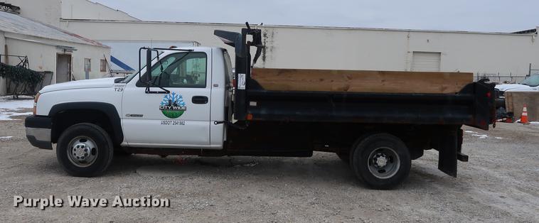 image for item DA8656 2005 Chevrolet 3500 flatbed dump truck