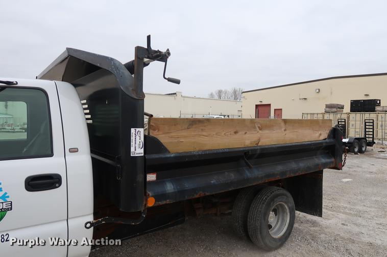 image for item DA8656 2005 Chevrolet 3500 flatbed dump truck