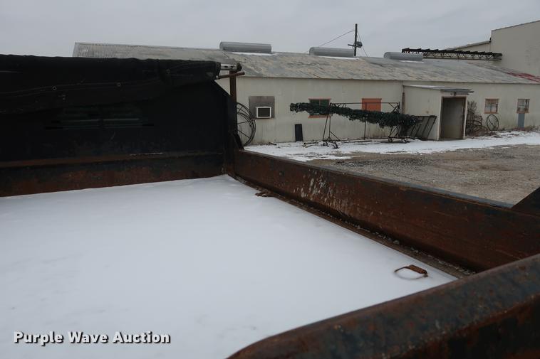 image for item DA8656 2005 Chevrolet 3500 flatbed dump truck