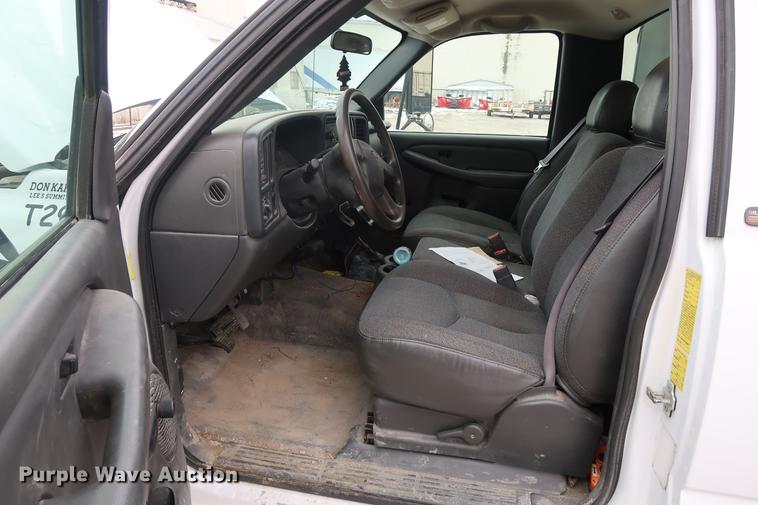 image for item DA8656 2005 Chevrolet 3500 flatbed dump truck