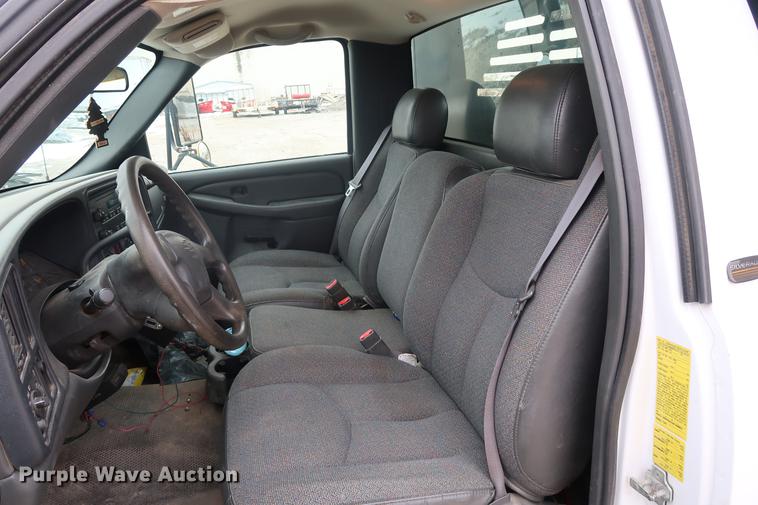 image for item DA8656 2005 Chevrolet 3500 flatbed dump truck