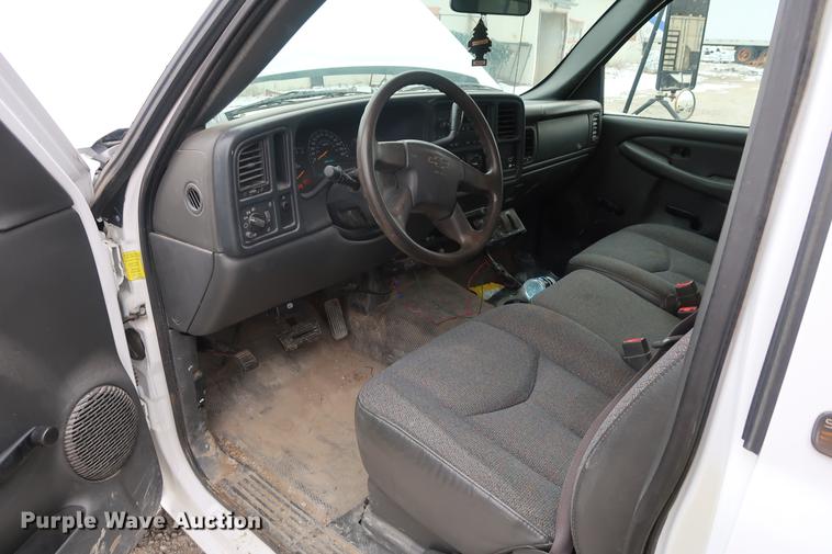 image for item DA8656 2005 Chevrolet 3500 flatbed dump truck