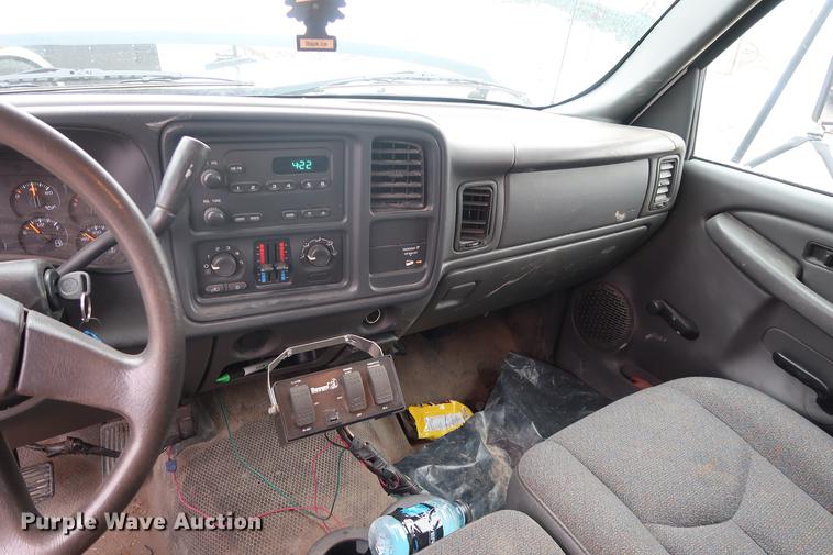 image for item DA8656 2005 Chevrolet 3500 flatbed dump truck