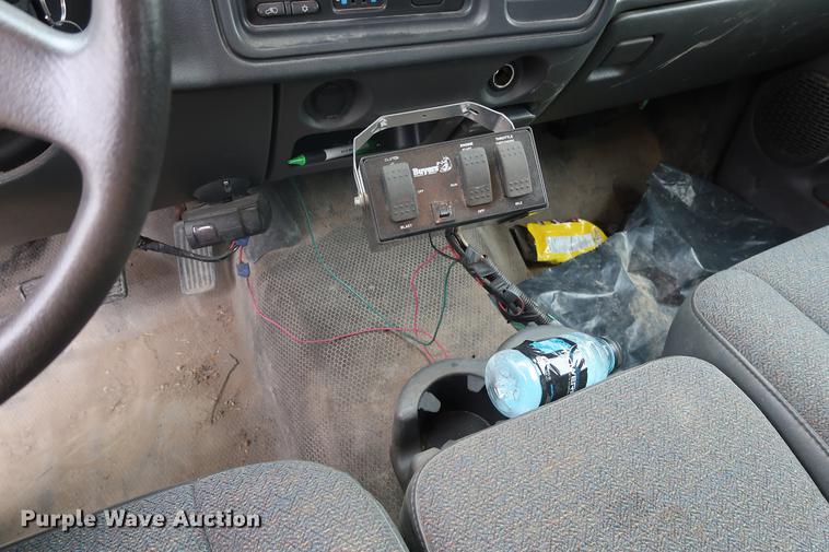 image for item DA8656 2005 Chevrolet 3500 flatbed dump truck