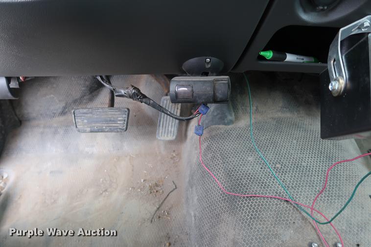 image for item DA8656 2005 Chevrolet 3500 flatbed dump truck