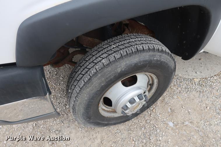 image for item DA8656 2005 Chevrolet 3500 flatbed dump truck