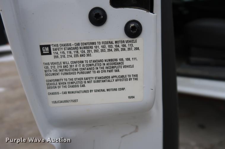 image for item DA8656 2005 Chevrolet 3500 flatbed dump truck