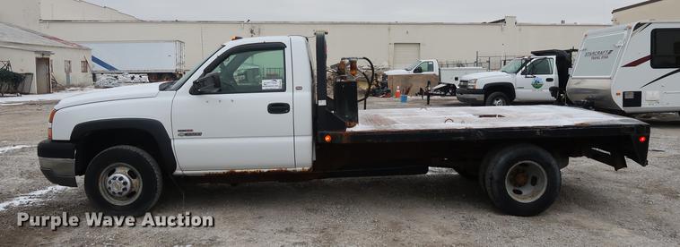 image for item DA8663 2005 Chevrolet 3500 flatbed truck