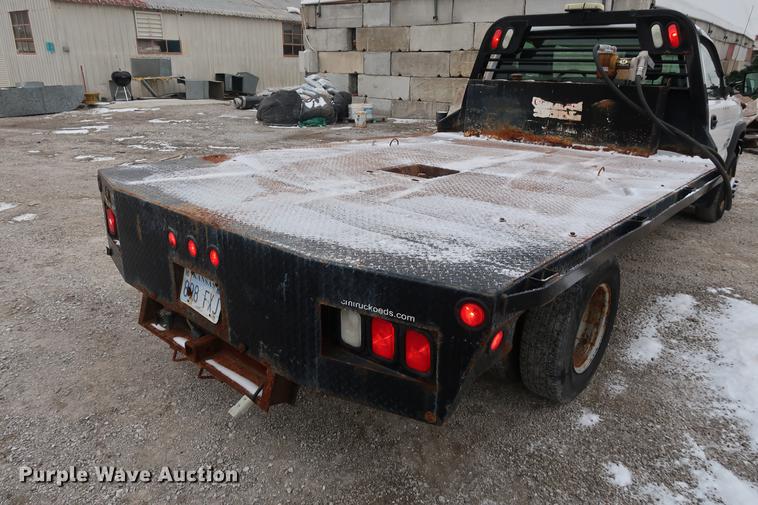 image for item DA8663 2005 Chevrolet 3500 flatbed truck