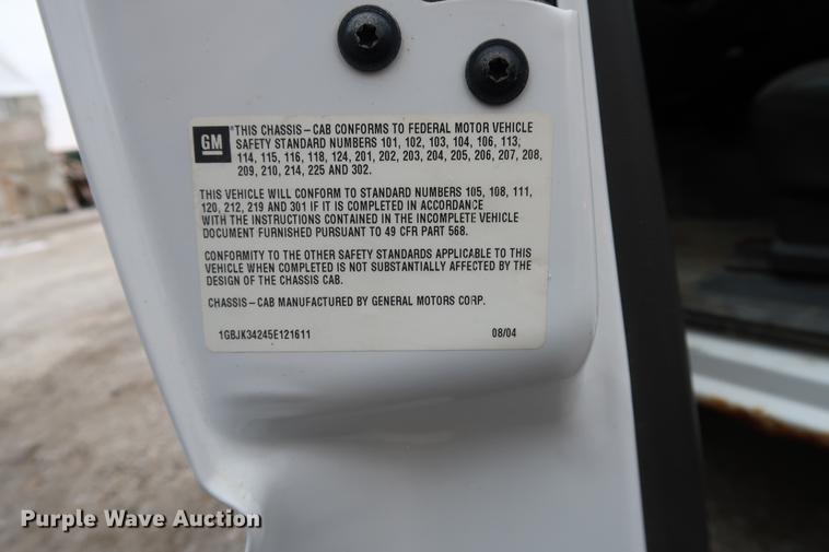 image for item DA8663 2005 Chevrolet 3500 flatbed truck