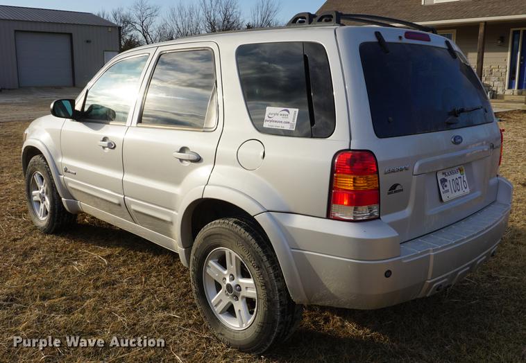 image for item DB0360 2006 Ford Escape Hybrid SUV