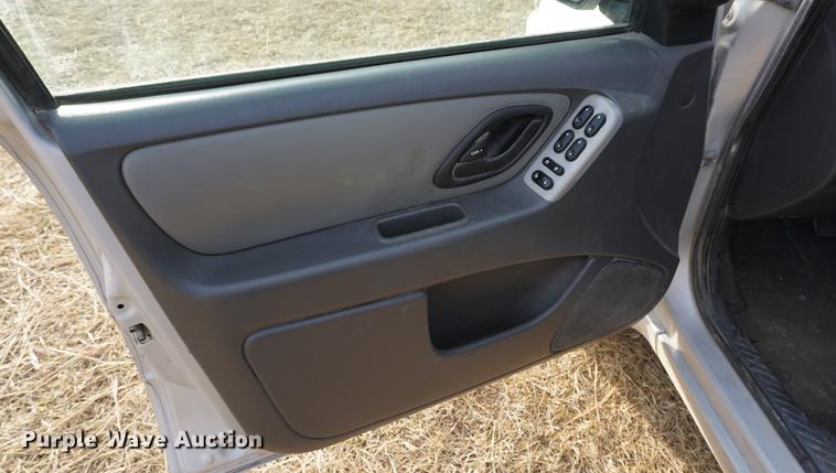 image for item DB0360 2006 Ford Escape Hybrid SUV