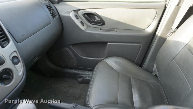 image for item DB0360 2006 Ford Escape Hybrid SUV