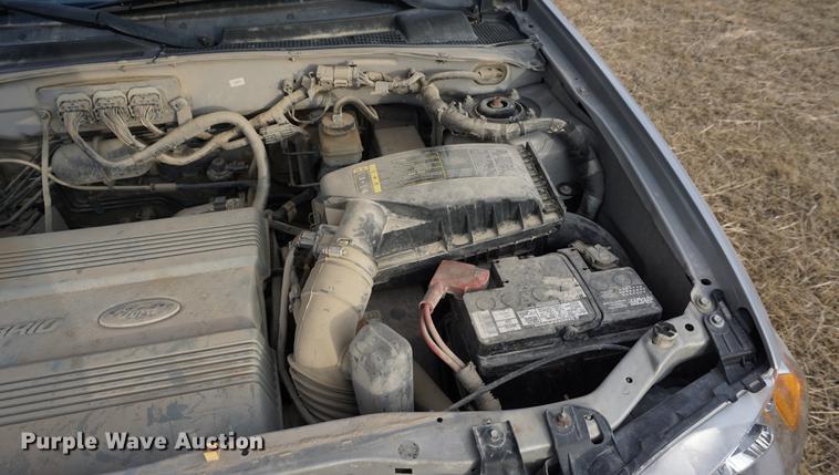 image for item DB0360 2006 Ford Escape Hybrid SUV