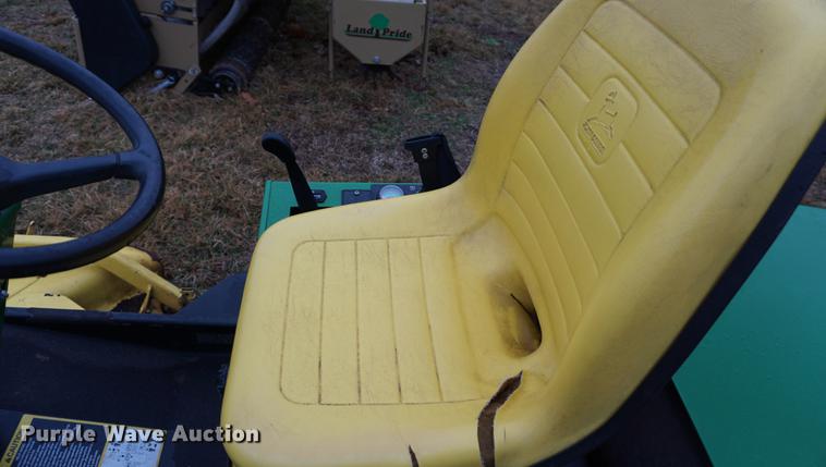 image for item DB0472 John Deere F925 lawn mower