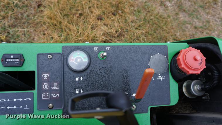 image for item DB0472 John Deere F925 lawn mower
