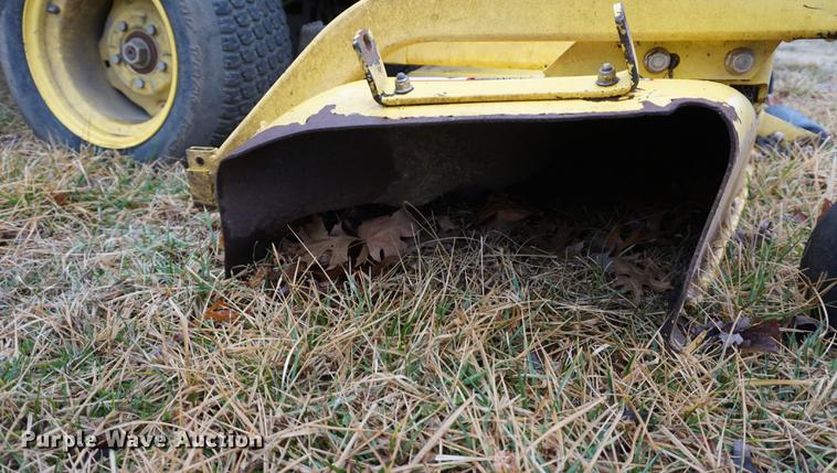 image for item DB0472 John Deere F925 lawn mower