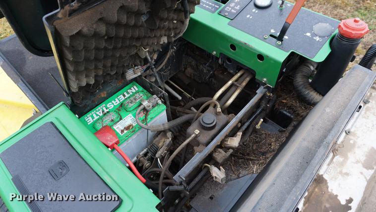 image for item DB0472 John Deere F925 lawn mower