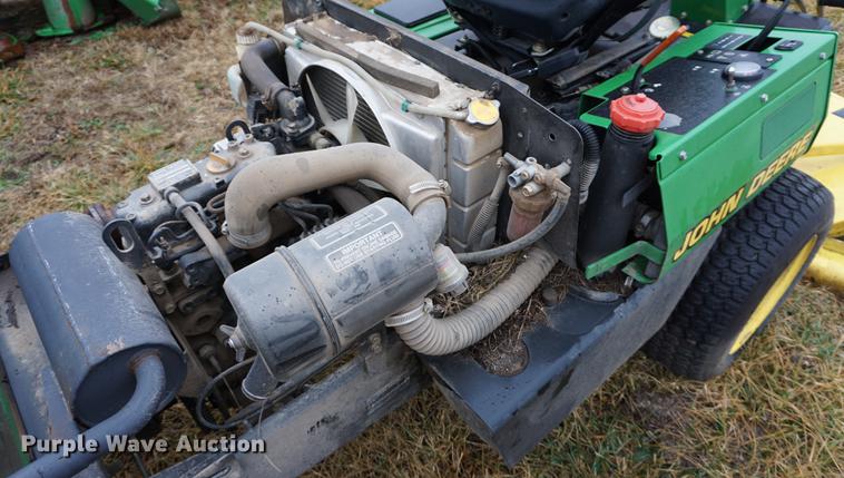 image for item DB0472 John Deere F925 lawn mower